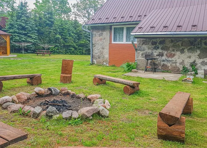 Awesome In Apartmán Dominikowo